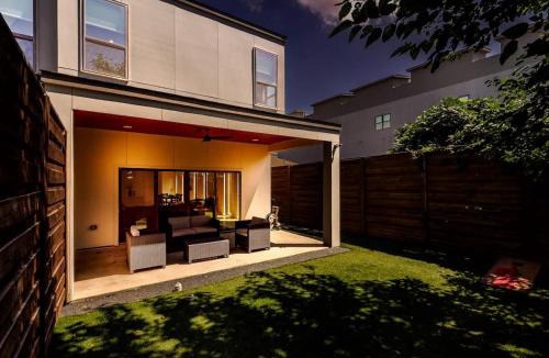 Old East Dallas House | Lux 6BR 2Game Rooms Dallas