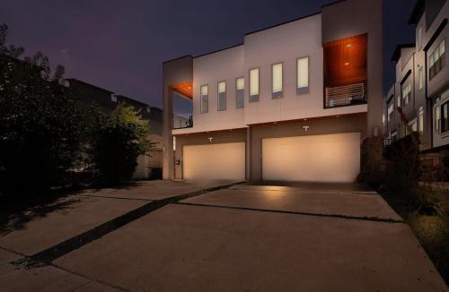 Old East Dallas House | Lux 6BR 2Game Rooms Dallas