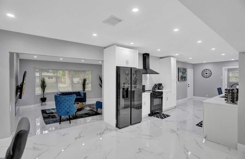 Deerfield Beach Villa | LUX 6BR 4Bath Htd Pool & Jacuzzi Mini Golf G-Room