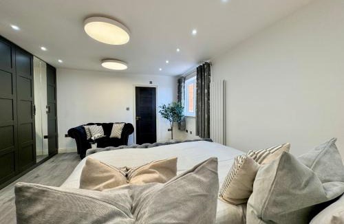 Waterlooville Villa | Lux 7 Bedroom residence