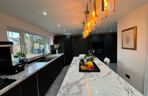 Waterlooville Villa | Lux 7 Bedroom residence