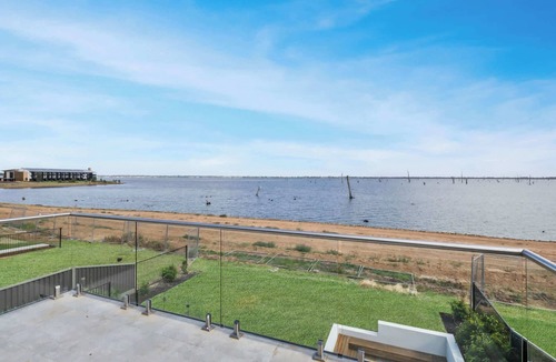 Yarrawonga House | Lux-74 on the Lake Su