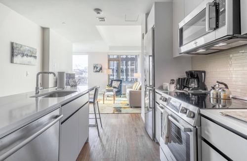 Seaport District Apartment | Lux Apt Downtown Seaport with Pool