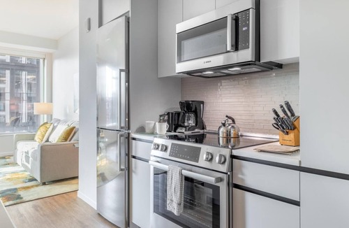 Seaport District Apartment | Lux Apt Downtown Seaport with Pool