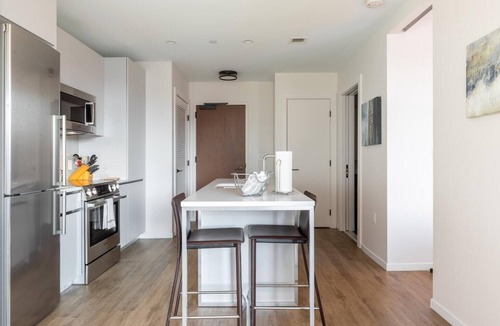 Seaport District Apartment | Lux Apt Downtown Seaport with Pool