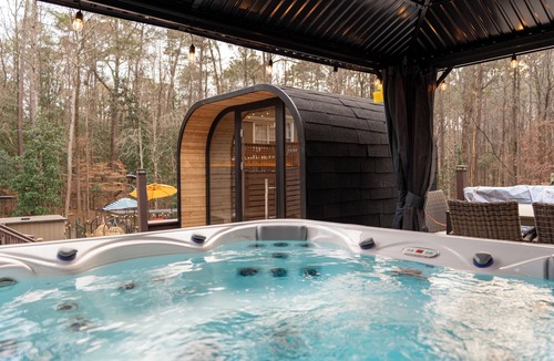 Southwestern House | Lux ATL Estate Pool/Hot tub/Sauna/Pickleball/Game room/Indoor-outdoor Theater