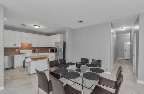 Houston House | Lux Aviation Crashpad