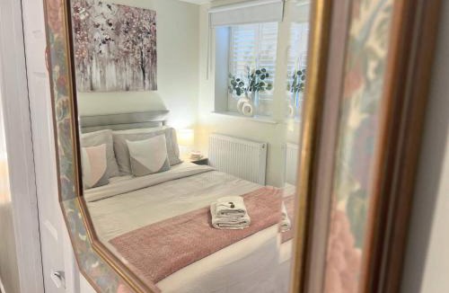 Sherborne St. John House | Lux Balcony Penthouse Room Basingstoke Hospital 2min drive and walkable