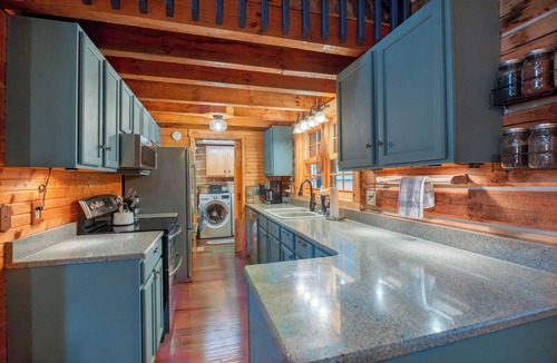 Birdseye Cabin | Lux Cabin - Hot tub, Barn Game/Movie Room, Fire Pit