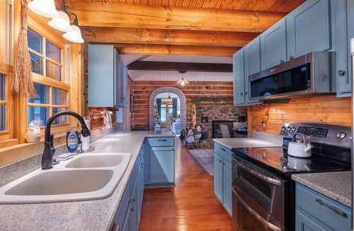 Birdseye Cabin | Lux Cabin - Hot tub, Barn Game/Movie Room, Fire Pit