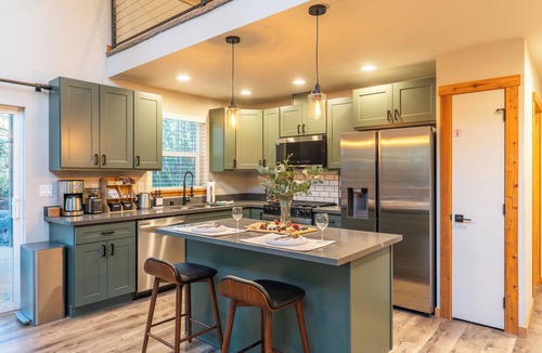 Ashford Cabin | Lux Chalet with Air Hockey, Hot Tub, & Fire Place