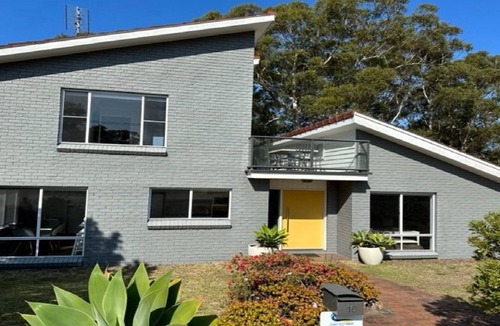 Hawks Nest House | Lux Coastal Getaway with Private Pool