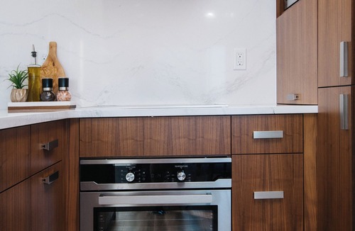 Oak Harbor House | Lux Coastal Retreat & Hot Tub