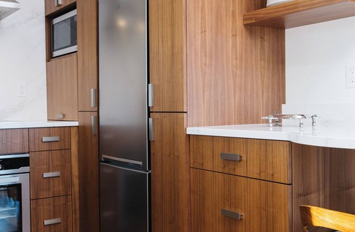 Oak Harbor House | Lux Coastal Retreat & Hot Tub