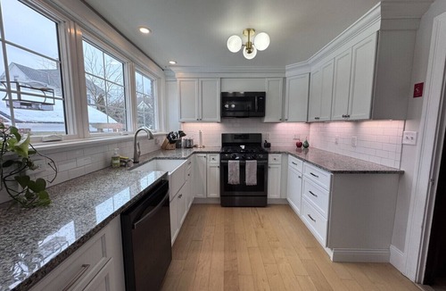 Framingham House | Lux Colonial Home: Game Room,Home Theatre,Karaoke