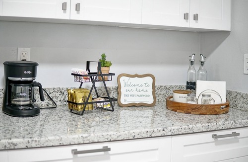 Liberty City House | Lux, Comfy & Fun ~ Location ~ Backyard ~ Games!