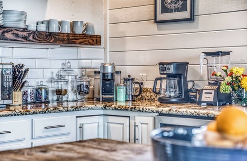 Brenham House | Lux Country Escape w/Pool - Min to Dowtown Brenham