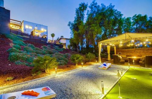Middletown House | Lux Escape 2 Views Hot Tub Games Mini Golf