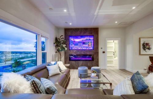 Middletown House | Lux Escape 2 Views Hot Tub Games Mini Golf