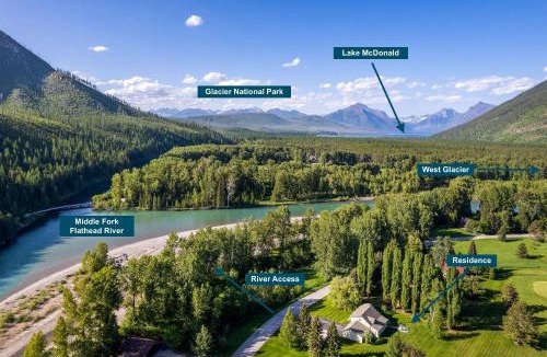 West Glacier House | Lux Fly-Fishing Haven near Glacier Park - Hot Tub