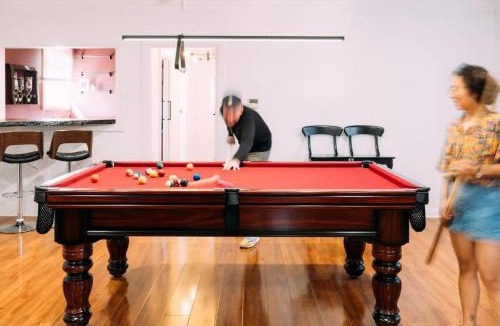 Glenelg South House | LUX Glenelg - Pool 4BD 3BA Sleeps 13