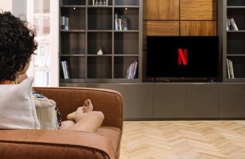 Glenelg South House | LUX Glenelg - Pool 4BD 3BA Sleeps 13