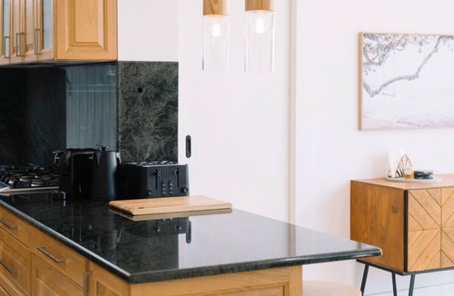 Glenelg South House | LUX Glenelg - Pool, 4BD, 3BA, Sleeps 13