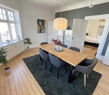 Aalborg Midtby Apartment | Lux grand 2-bedroom apartment on pedestrian street