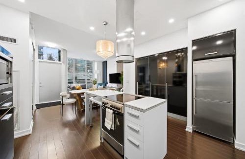 CityPlace House | Lux Harbourfront Home Sleeps 10 with Free Parking