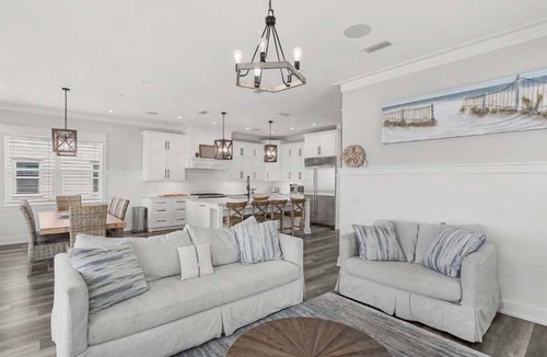 El Centro Beach House | LUX Heavenly Day: Beachfront | Pool | Hot tub