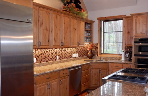 The Highlands House | Lux Home, 3 Fireplaces, Family Friendly, Hot Tub, 4 Private BR W/4 ensuite Bath.