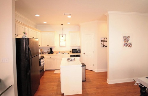 Highlands - Perkins House | LUX Home, 3min from LSU, KING Bed