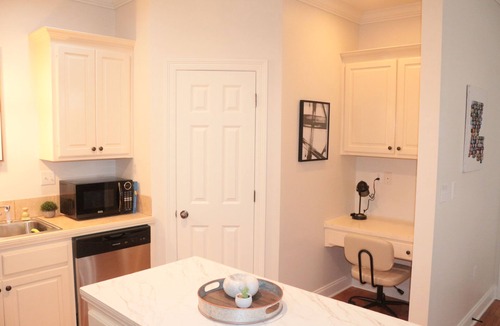 Highlands - Perkins House | LUX Home, 3min from LSU, KING Bed