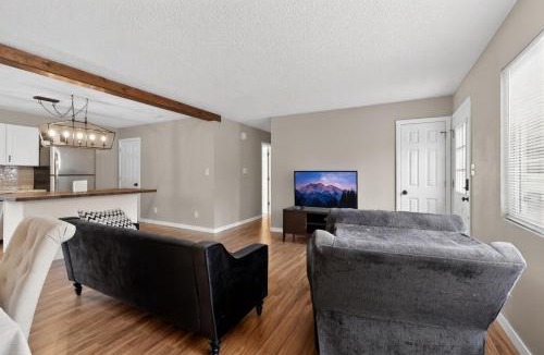 West Colorado Springs House | Lux Home MINS to UCHealth Medical Ctr & Parks