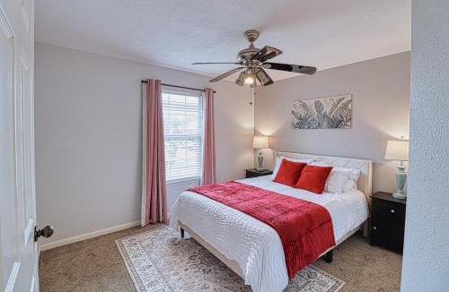 Stafford House | Lux Home Sleep 12 Arcade Gameroom Houston Sugarland