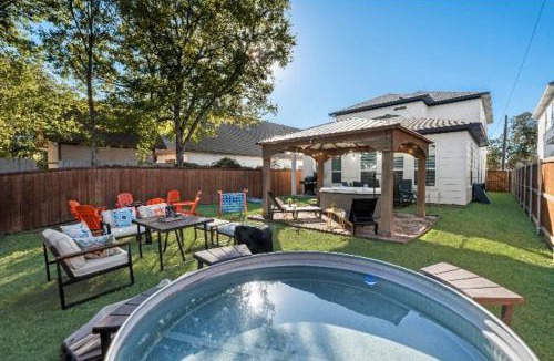 West Dallas House | Lux Home, Sleeps 16,FIFA- AT&T 20m, Spa & TankPool