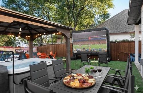 West Dallas House | Lux Home, Sleeps 16,FIFA- AT&T 20m, Spa & TankPool
