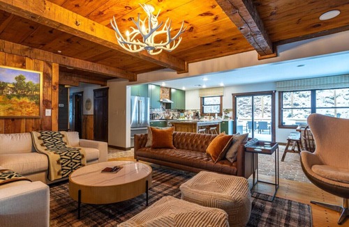 Thompson Ridge Apartment | Lux Hot Tub Cabin w Fire Pit