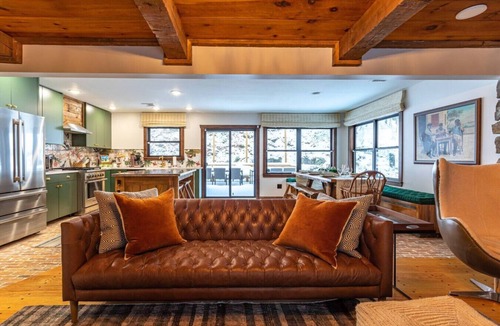 Thompson Ridge Apartment | Lux Hot Tub Cabin w Fire Pit