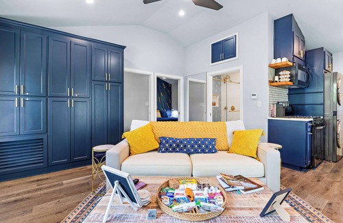 Spicewood Cabin | Lux, Hot tub, Nature, Modern, 35 min to ATX - Game Clubhouse Access