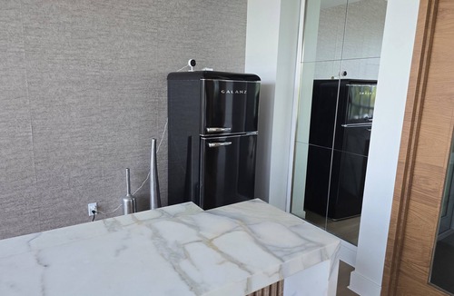 Fort Myers Apartment | Lux in Black 2BR Bay, Pool & Ocean Views
