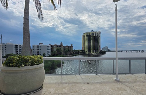 Fort Myers Apartment | Lux in Black 2BR Bay, Pool & Ocean Views