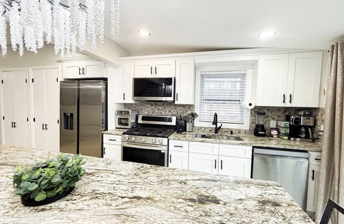 Wantage House | Lux Lake Neepaulin Frontage & Panoramic Views Home