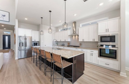 French Quarter House | Lux Lakefront with Game-room, Community Pool, Paddleboards, and more!