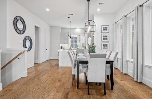Greater East End House | Lux Living - East Downtown Rooftop with Private Chef & King Suite