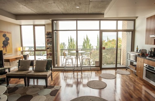 Hood River Apartment | Lux Loft - 1 Bedroom, 1.5 Bathrooms - Downtown Hood River Getaway