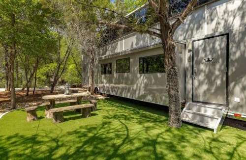 Austin Villa | Lux Lounge 7744 Ranch Resort Austin - COTA