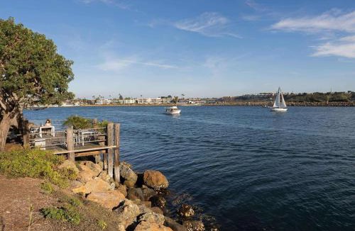 Marina del Rey Apartment | Lux Marina Village with parking