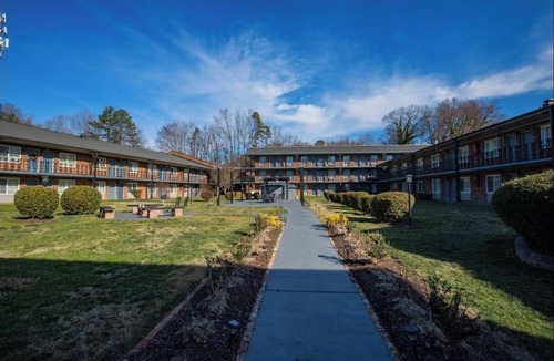 Sheffield Park Apartment | Lux mins to Hospitals, Arena and Stadiums Uptown Charlotte