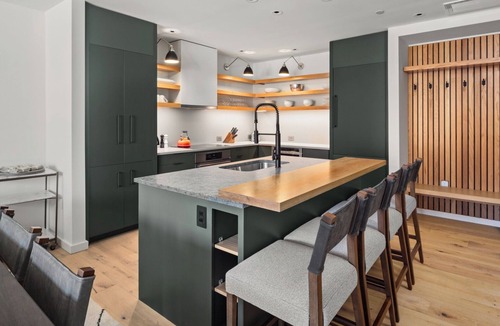 Stowe Area Condo | Lux Mountainside 2 Bed Mountainside Condo